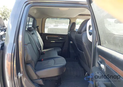 2015 Ram 1500 Laramie z USA, uszkodzony, nr VIN 1C6RR7VM8FS579227